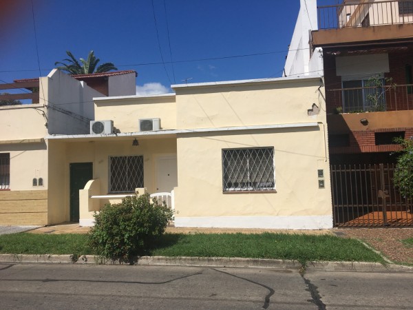 IMPORTANTE CASA EN LOTE PROPIO 