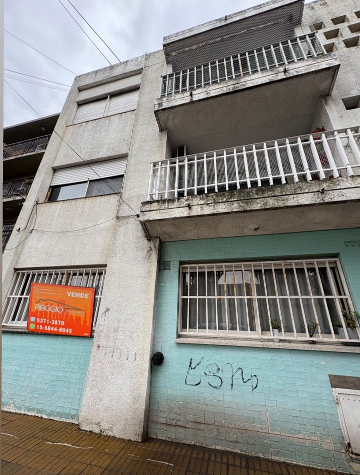 DEPARTAMENTO TRES AMBIENTES CON JARDIN PRIVADO- UNICO.