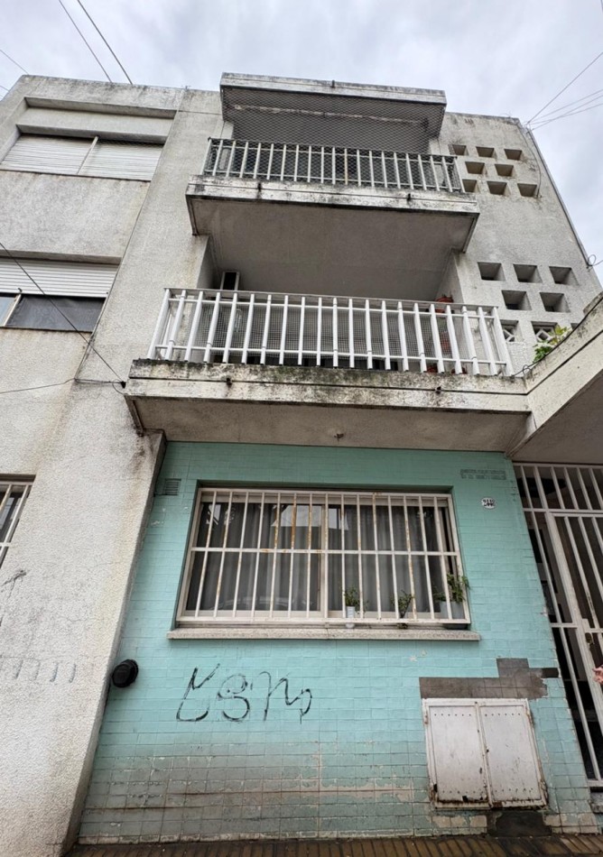 DEPARTAMENTO TRES AMBIENTES CON JARDIN PRIVADO- UNICO.