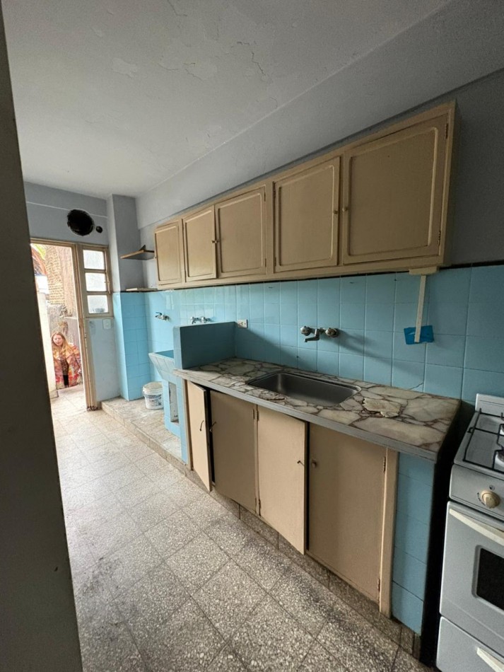 DEPARTAMENTO TRES AMBIENTES CON JARDIN PRIVADO- UNICO.