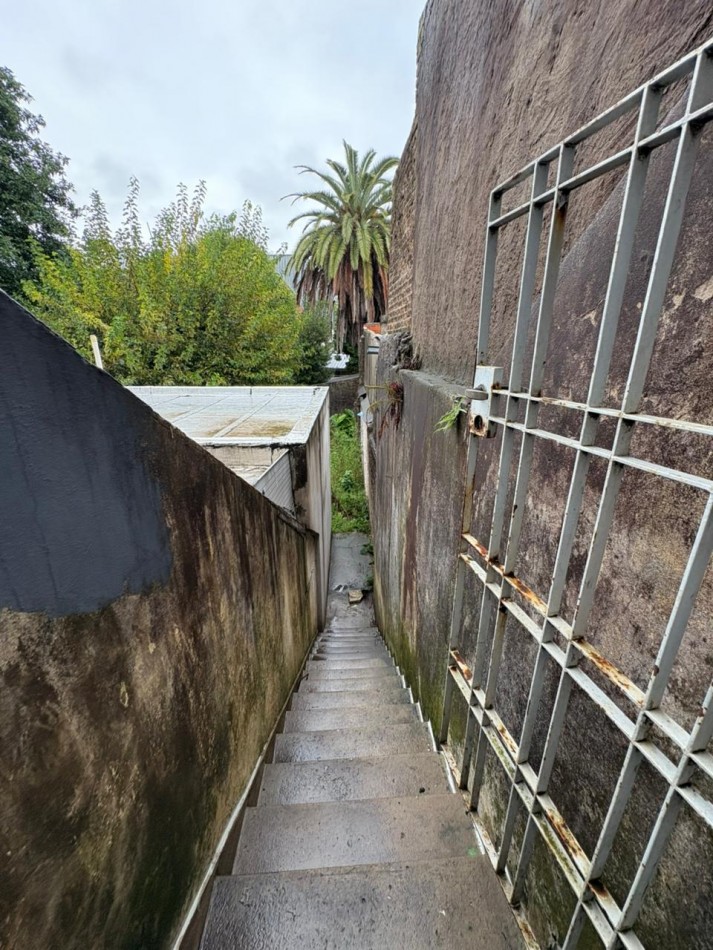 DEPARTAMENTO TRES AMBIENTES CON JARDIN PRIVADO- UNICO.