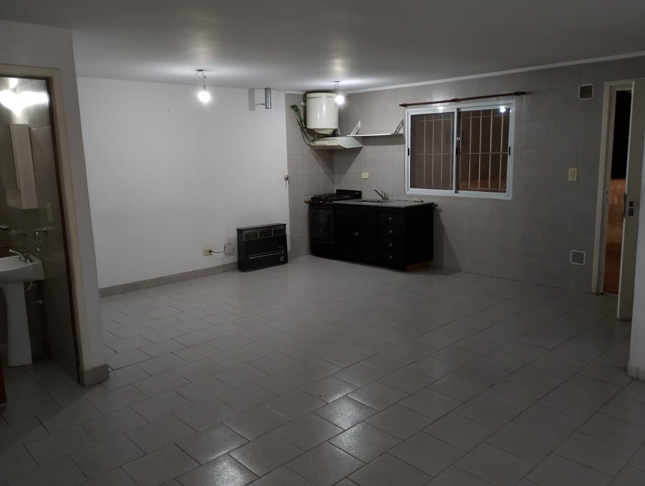 DEPARTAMENTO DOS AMBIENTES EN ALQUILER CON PATIO