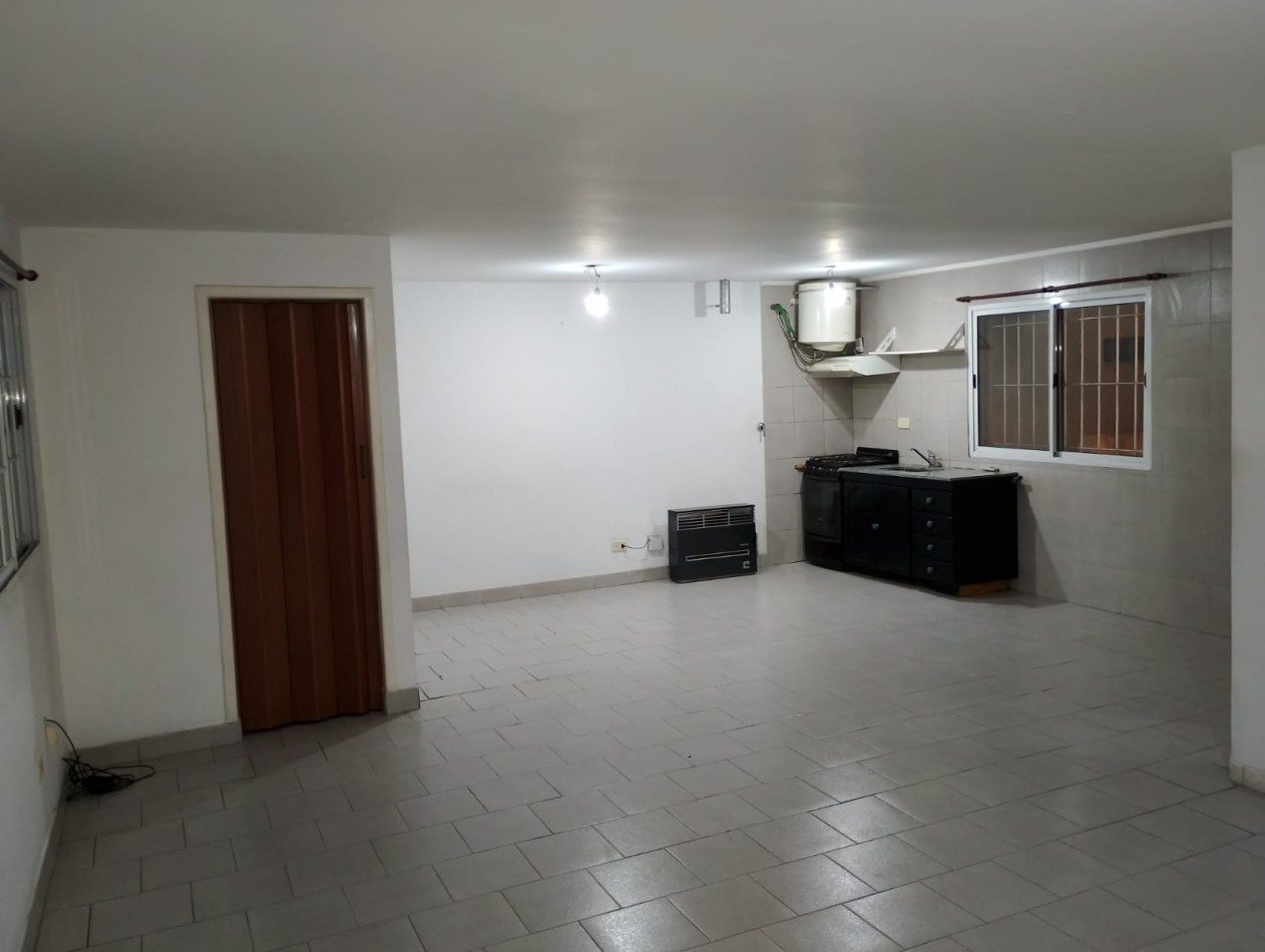 DEPARTAMENTO DOS AMBIENTES EN ALQUILER CON PATIO