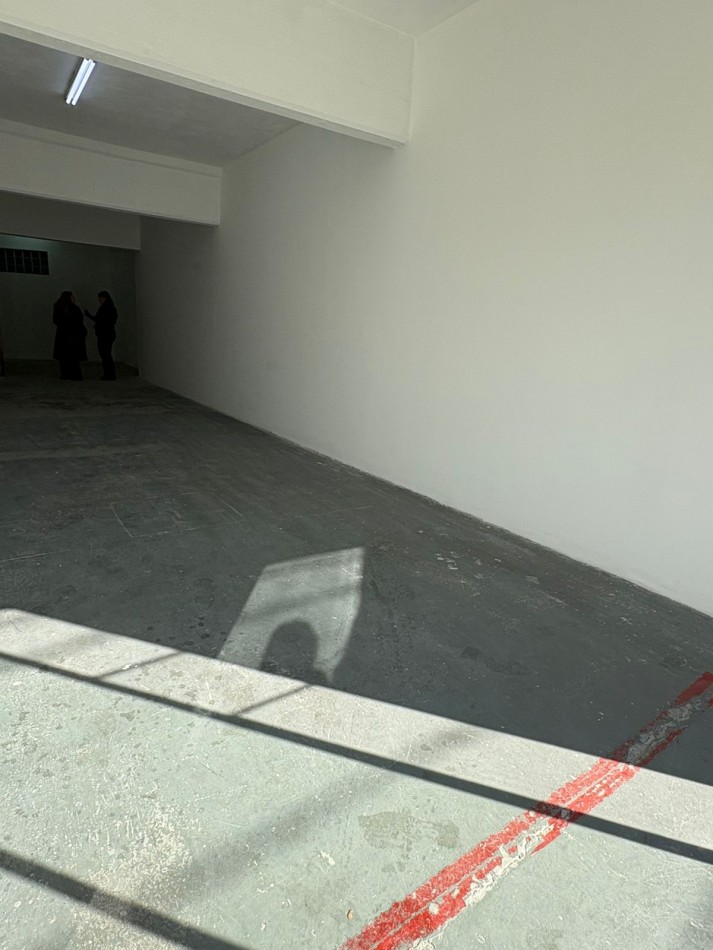 LOCAL EN ALQUILER SOBRE AV. MITRE IMPECABLE 