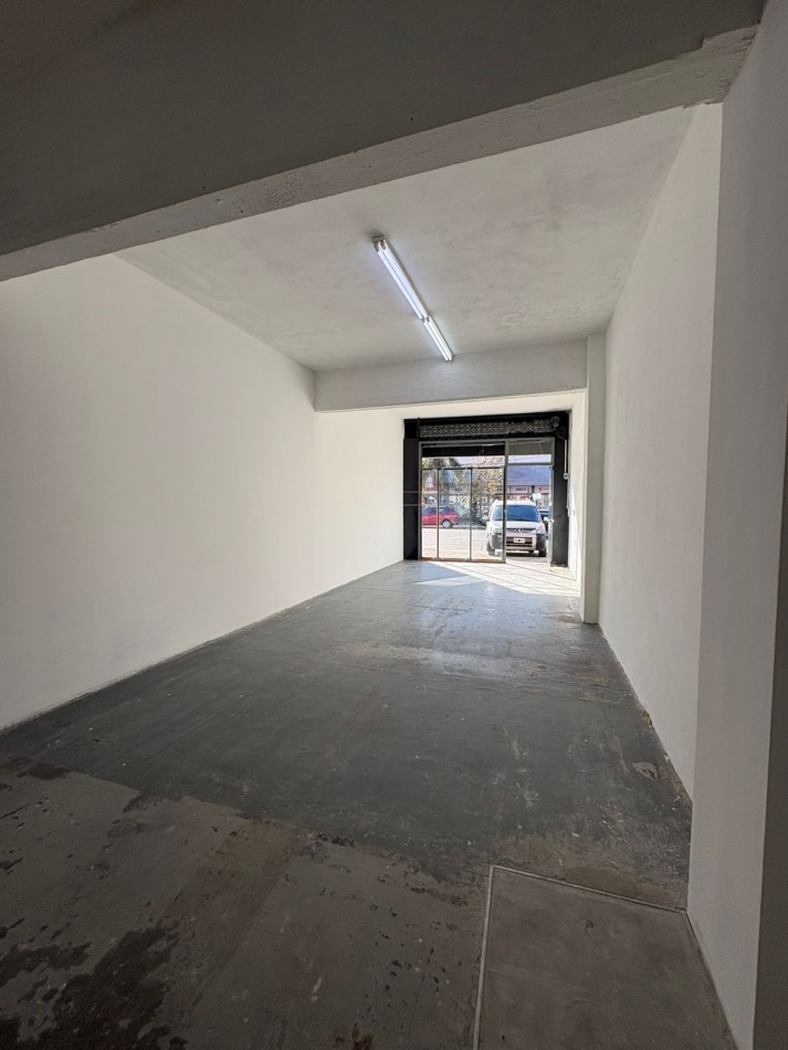 LOCAL EN ALQUILER SOBRE AV. MITRE IMPECABLE 