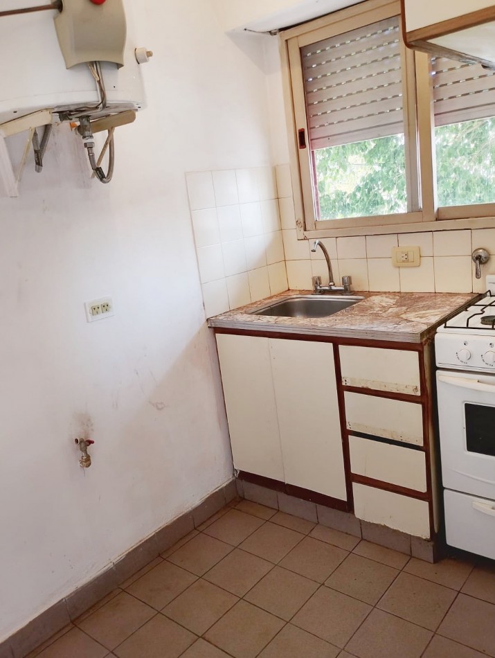 DEPARTAMENTO 2 AMBIENTES CON COCHERA CASEROS