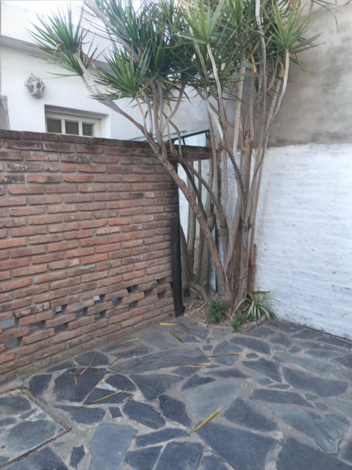 ALQUILA PH 2 AMBIENTES CON PATIO EN VILLA ADELINA
