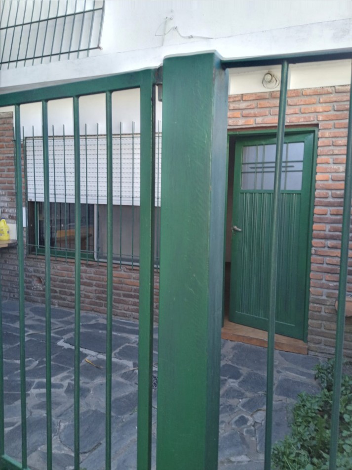 ALQUILA PH 2 AMBIENTES CON PATIO EN VILLA ADELINA