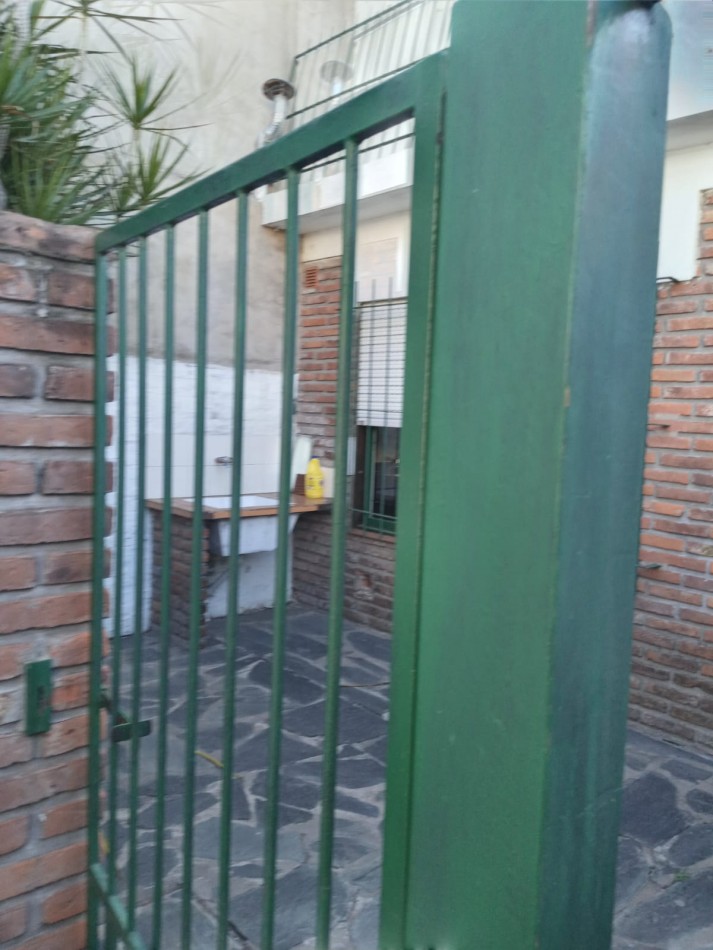 ALQUILA PH 2 AMBIENTES CON PATIO EN VILLA ADELINA