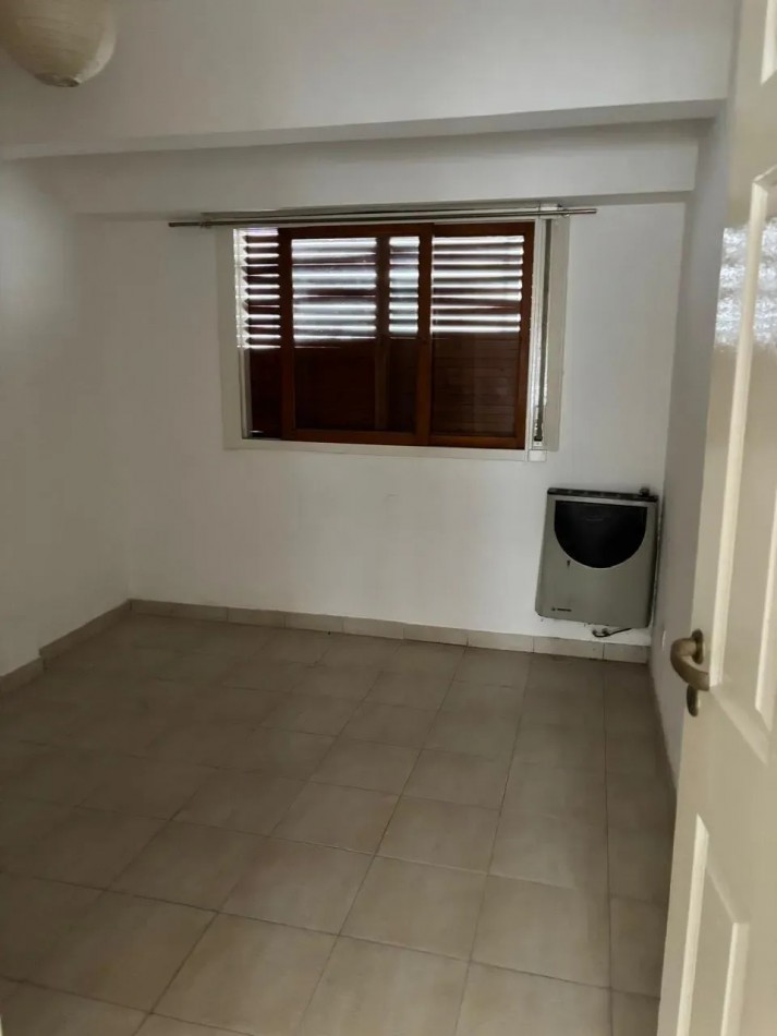 DEPARTAMENTO 2 AMBIENTES EN COMPLEJO CON COCHERA Y PATIO EN CARAPACHAY