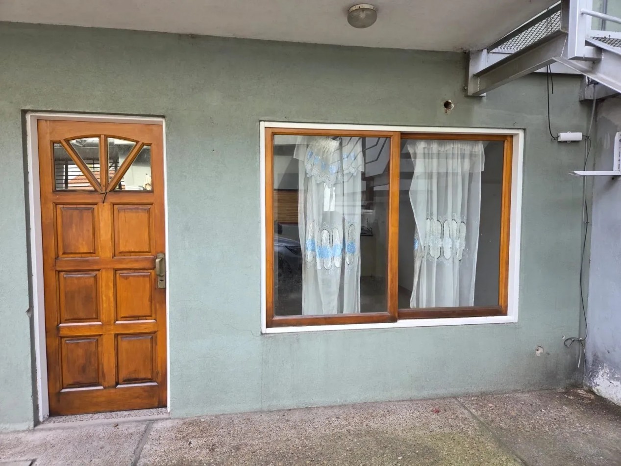 DEPARTAMENTO 2 AMBIENTES EN COMPLEJO CON COCHERA Y PATIO EN CARAPACHAY
