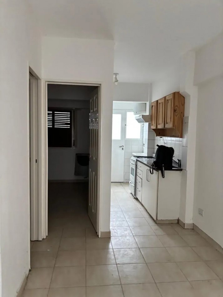 DEPARTAMENTO 2 AMBIENTES EN COMPLEJO CON COCHERA Y PATIO EN CARAPACHAY