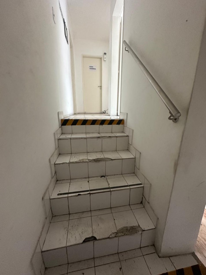 GALPON EN ALQUILER VICENTE LOPEZ 900M2