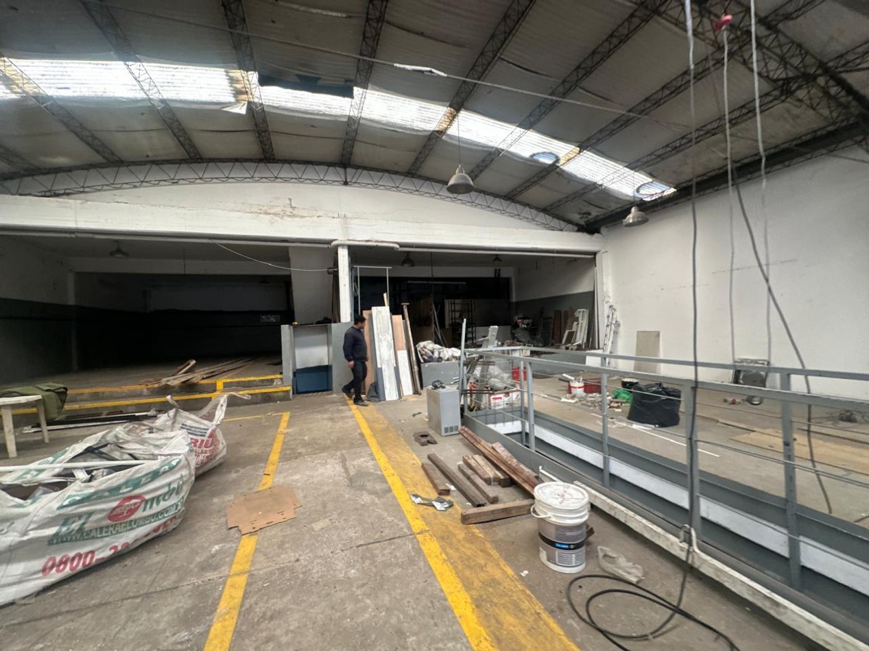 GALPON EN ALQUILER VICENTE LOPEZ 900M2