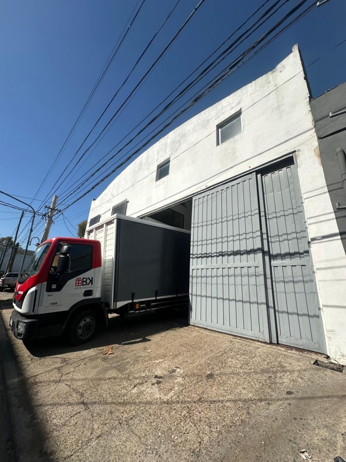GALPON EN ALQUILER VICENTE LOPEZ 900M2