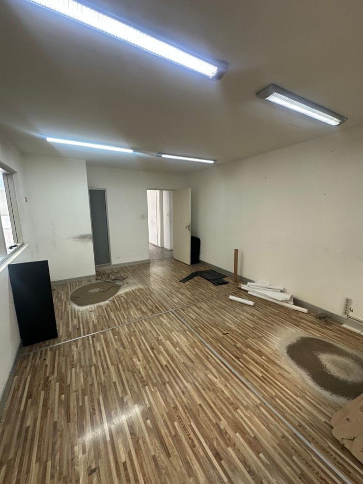 GALPON EN ALQUILER VICENTE LOPEZ 900M2