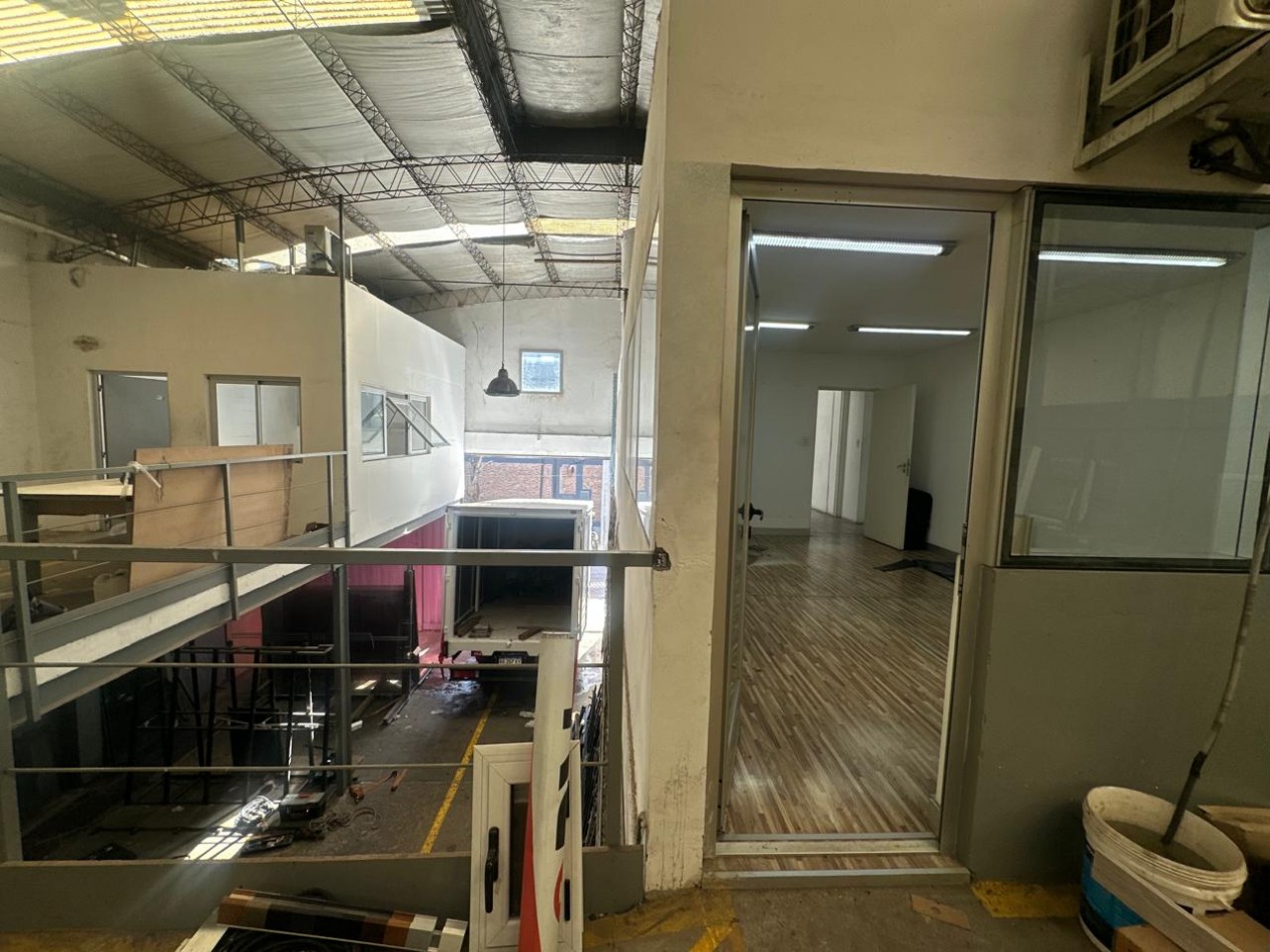 GALPON EN ALQUILER VICENTE LOPEZ 900M2