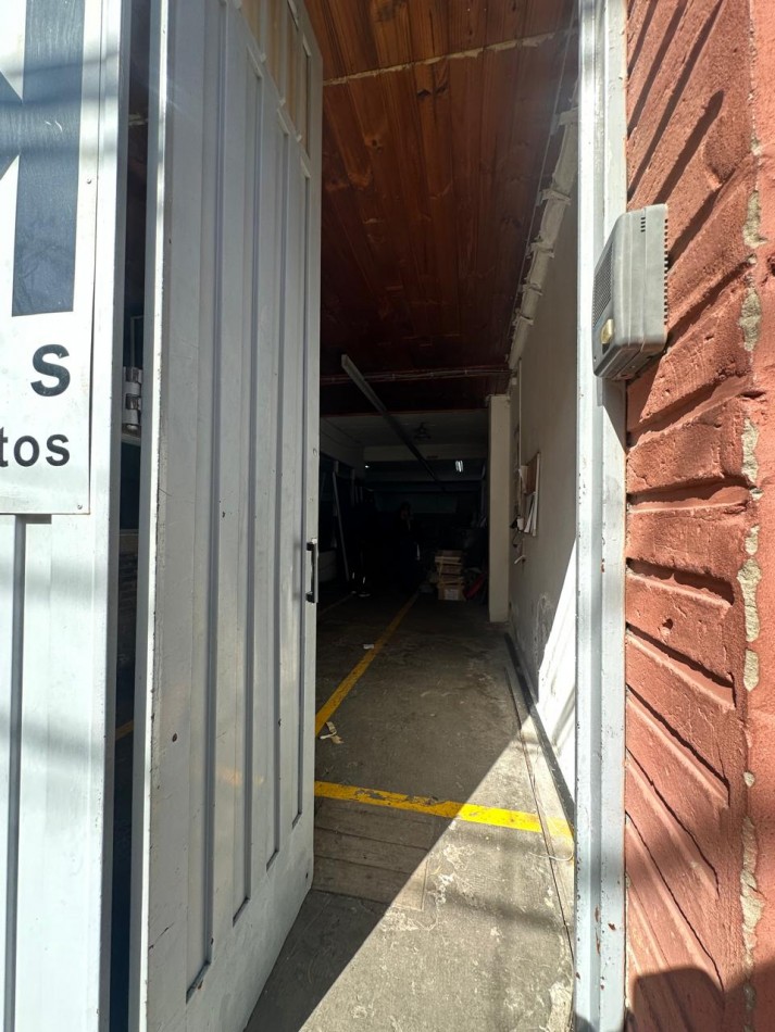 GALPON EN ALQUILER VICENTE LOPEZ 900M2