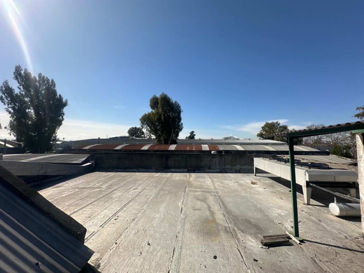 GALPON EN ALQUILER VICENTE LOPEZ 900M2