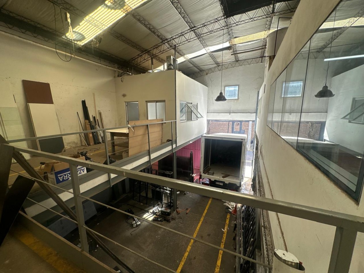 GALPON EN ALQUILER VICENTE LOPEZ 900M2