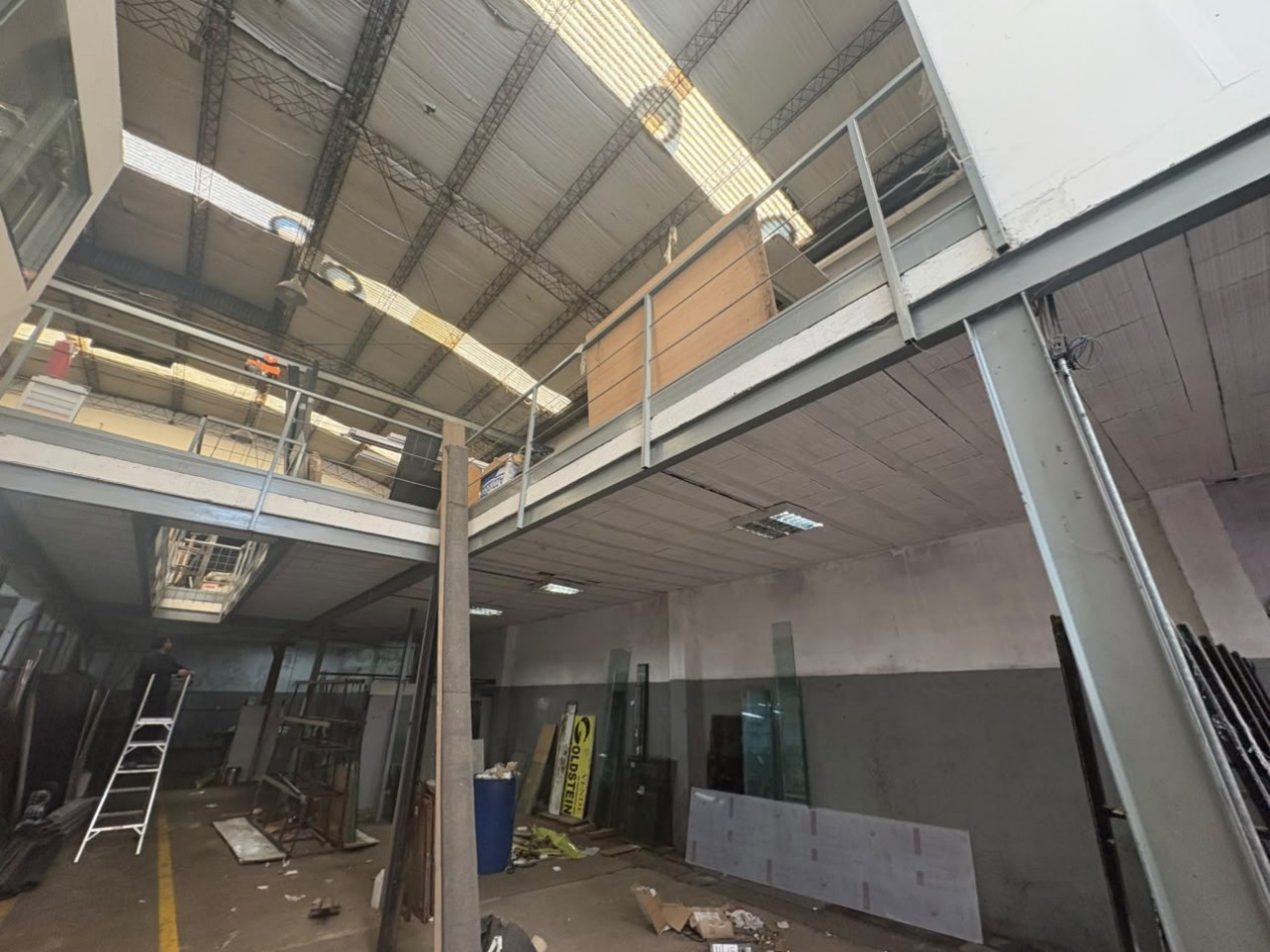GALPON EN ALQUILER VICENTE LOPEZ 900M2