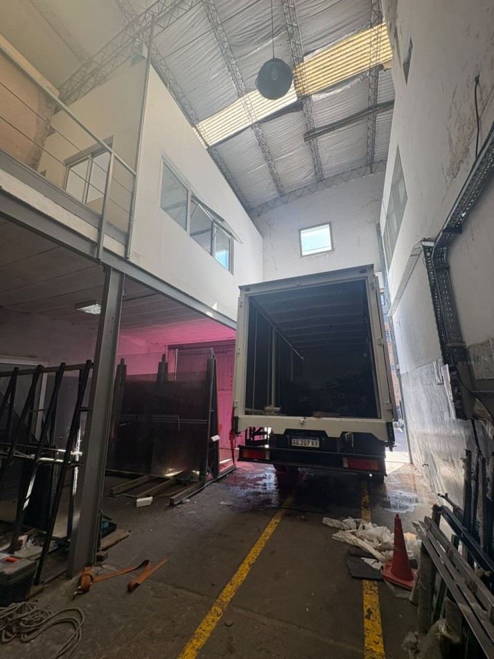 GALPON EN ALQUILER VICENTE LOPEZ 900M2