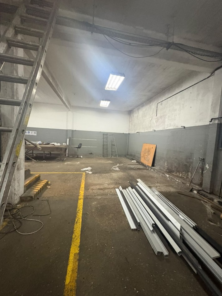 GALPON EN ALQUILER VICENTE LOPEZ 900M2