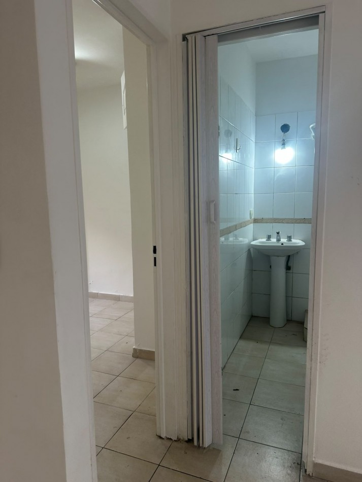 DEPARTAMENTO 2 AMBIENTES EN COMPLEJO CON COCHERA Y PATIO EN CARAPACHAY