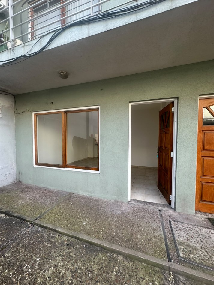 DEPARTAMENTO 2 AMBIENTES EN COMPLEJO CON COCHERA Y PATIO EN CARAPACHAY