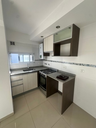OPORTUNIDAD!! Dto. 2 ambientes con balcon