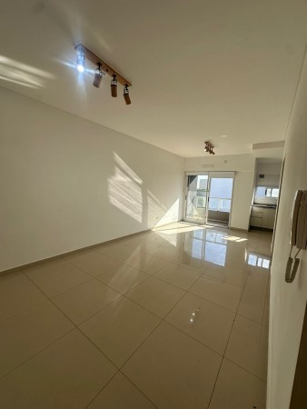 OPORTUNIDAD!! Dto. 2 ambientes con balcon