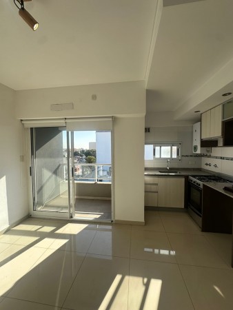 OPORTUNIDAD!! Dto. 2 ambientes con balcon