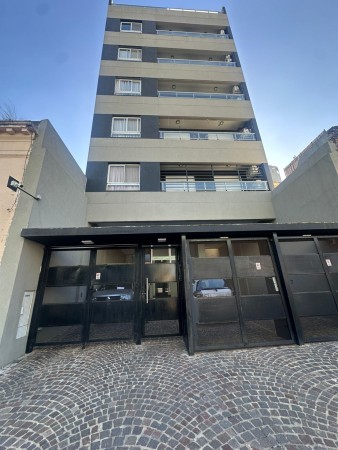 OPORTUNIDAD!! Dto. 2 ambientes con balcon