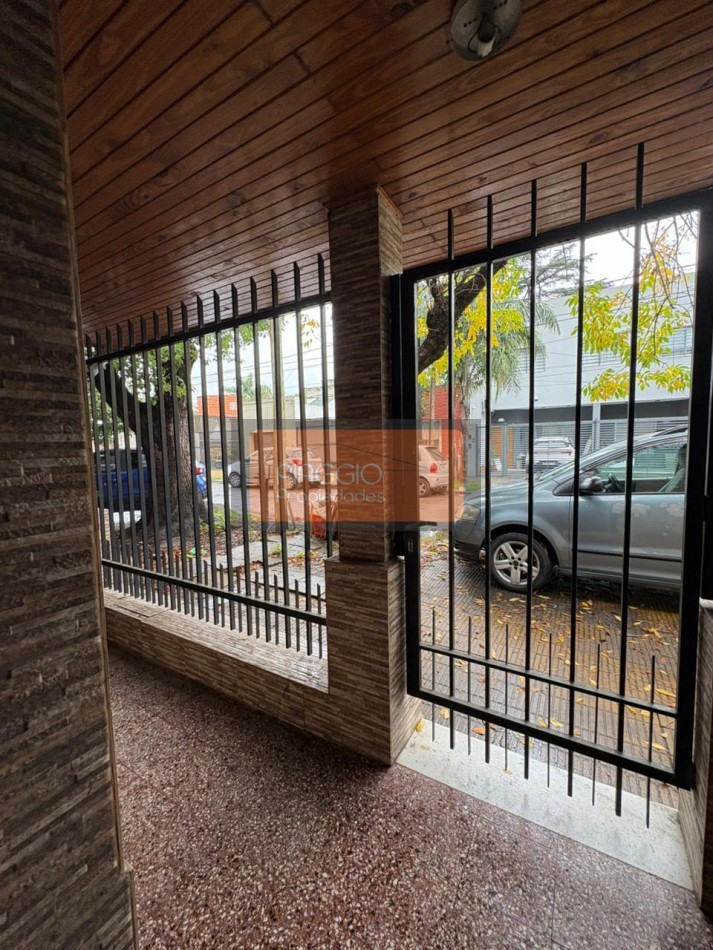 CASA SOBRE LOTE PROPIO- EXCELENTE OPORTUNIDAD DE INVERSION A LA VENTA 