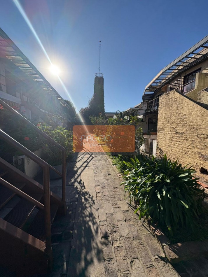 DEPARTAMENTO TRES AMBIENTES CON COCHERA EN VENTA 