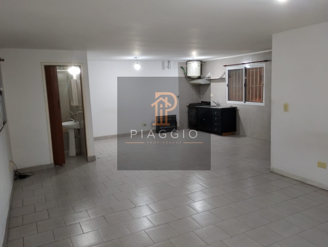 DEPARTAMENTO DOS AMBIENTES EN ALQUILER CON PATIO