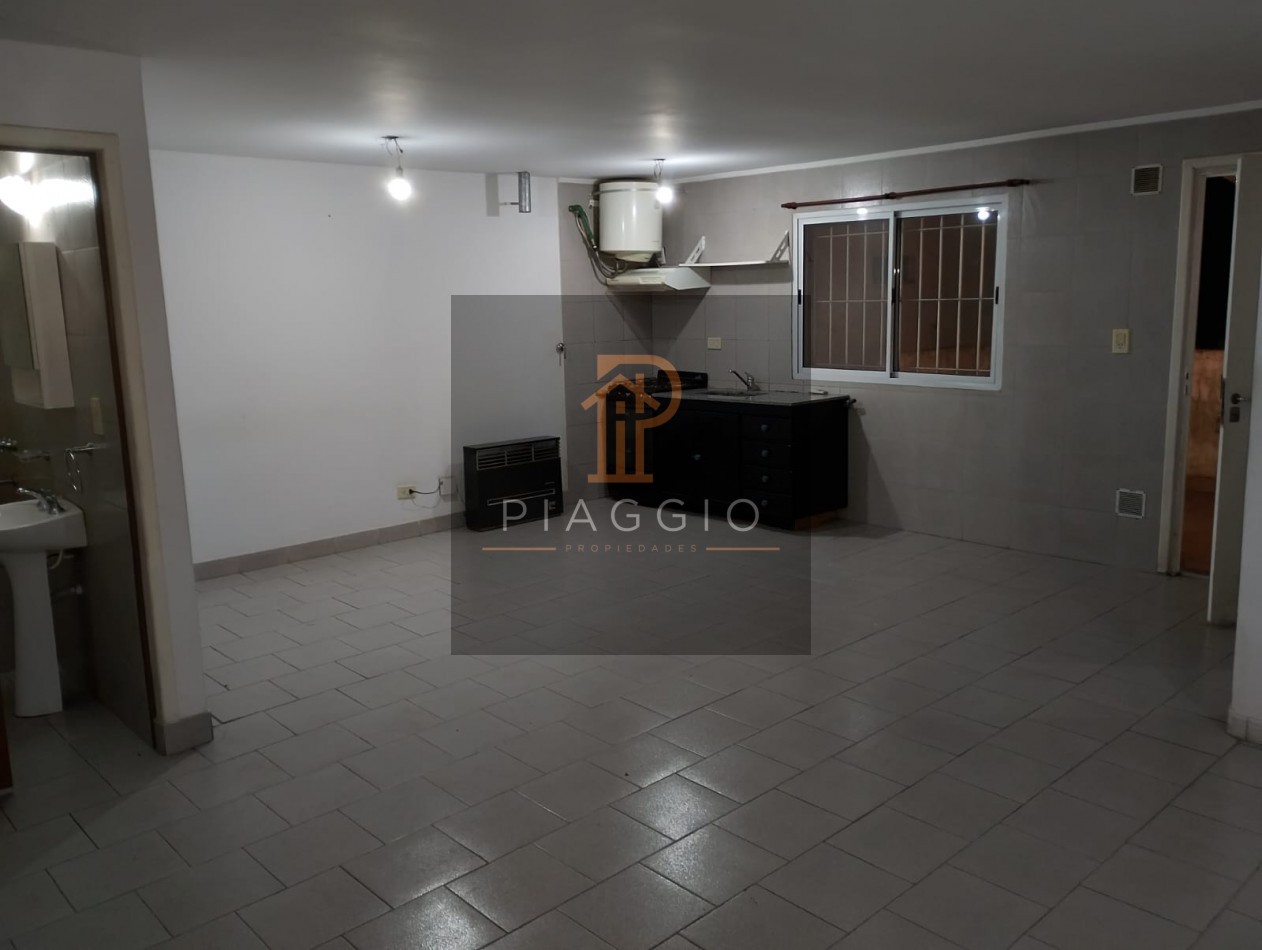 DEPARTAMENTO DOS AMBIENTES EN ALQUILER CON PATIO