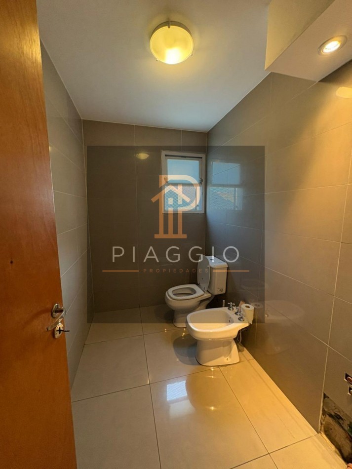 GALPON IMPORTANTE CON OFICINAS EN DOS PLANTAS 