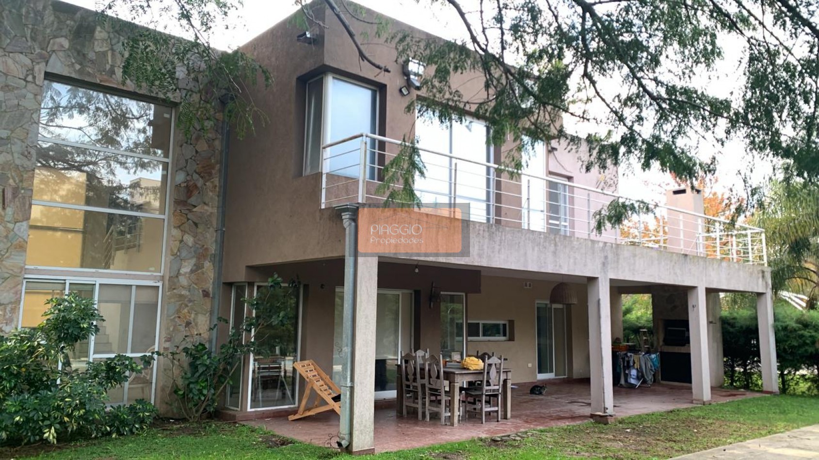 Imponente casa de 7 ambientes en exclusivo barrio cerrado - Con parque, pileta y amenities premium