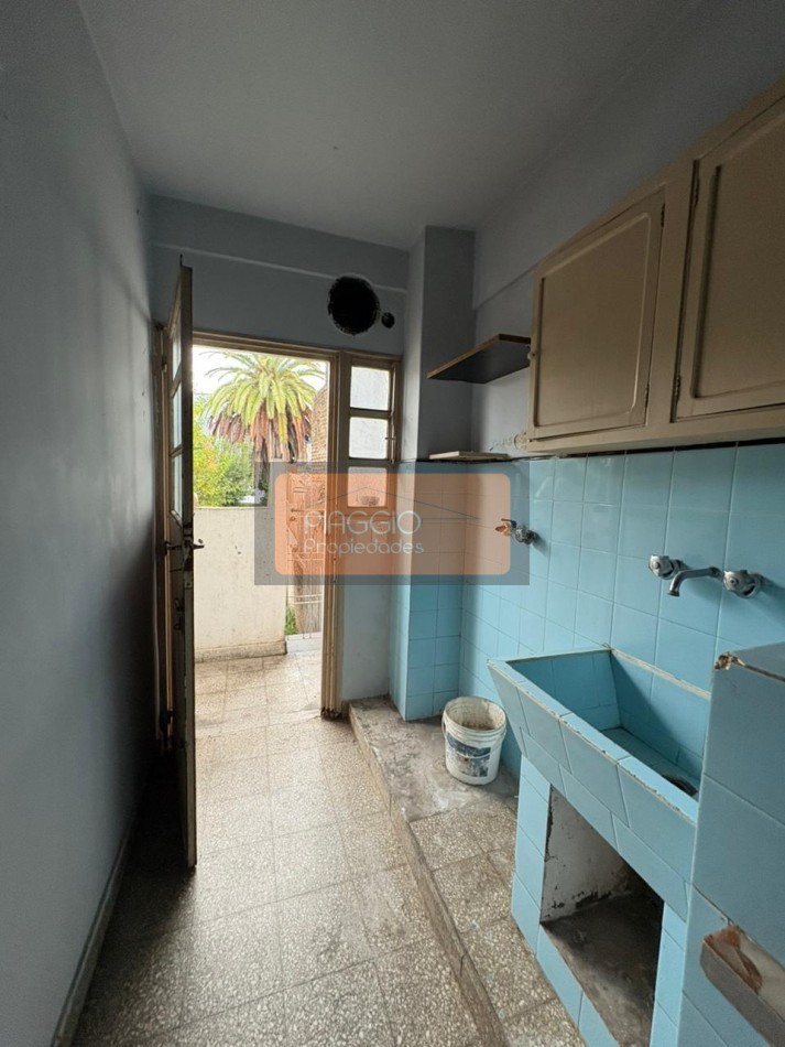 DEPARTAMENTO TRES AMBIENTES CON JARDIN PRIVADO- UNICO.