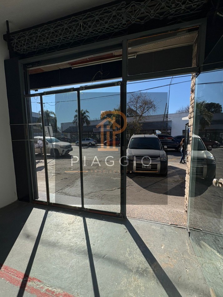 LOCAL EN ALQUILER SOBRE AV. MITRE IMPECABLE 