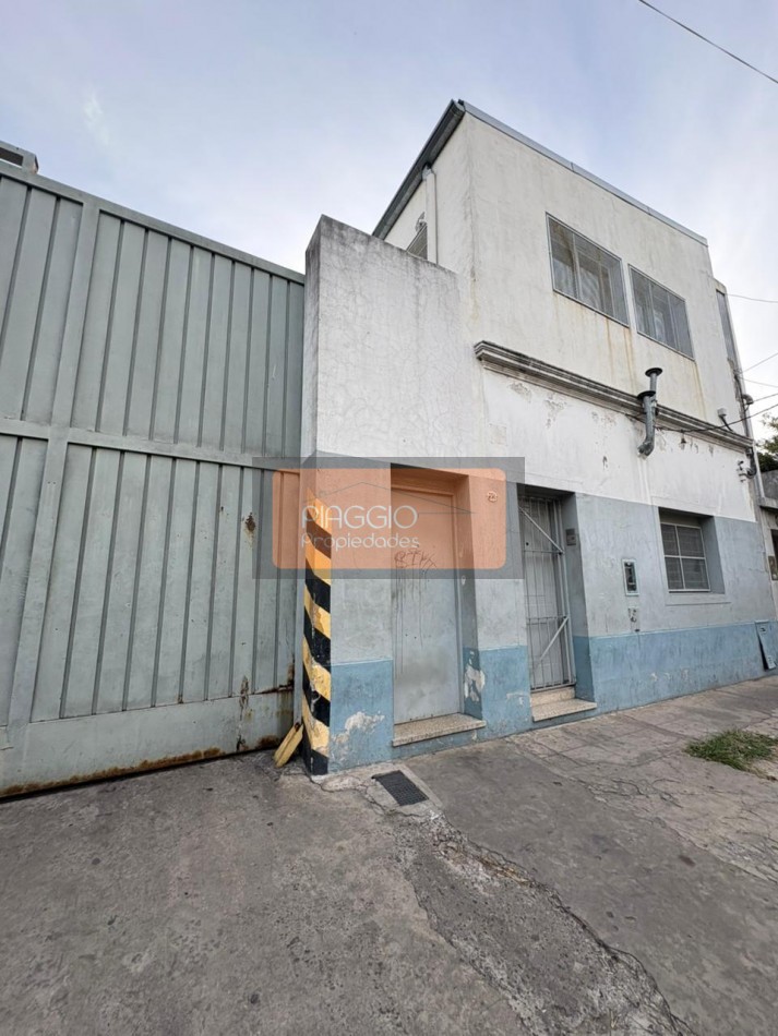 Gran galpon con oficinas en dos plantas en alquiler