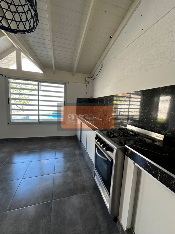 CASA DOS AMBIENTES CON PILETA EN ALQUILER