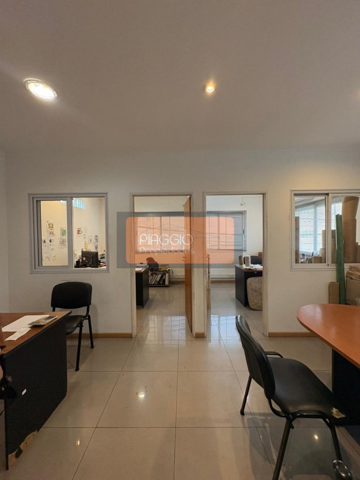 Gran galpon con oficinas en dos plantas en alquiler