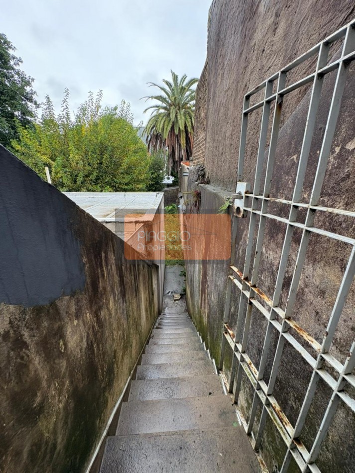 DEPARTAMENTO TRES AMBIENTES CON JARDIN PRIVADO- UNICO.