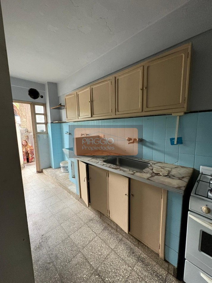 DEPARTAMENTO TRES AMBIENTES CON JARDIN PRIVADO- UNICO.