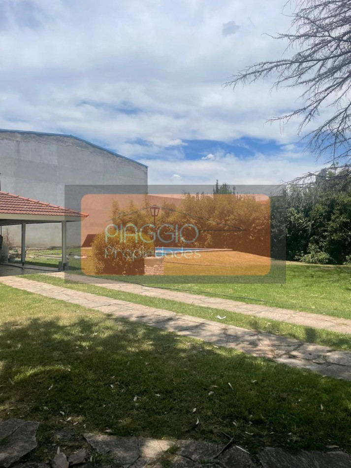 CASA QUINTA EN ALQUILER, 4 AMBIENTES CON IMPORTANTE PARQUE Y PILETA!!!
