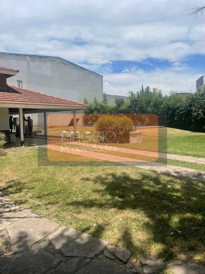 CASA QUINTA EN ALQUILER, 4 AMBIENTES CON IMPORTANTE PARQUE Y PILETA!!!
