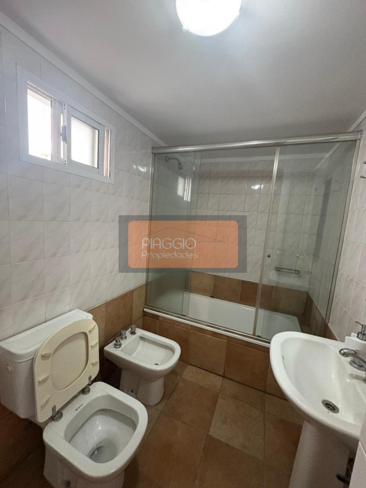 DEPARTAMENTO 3 AMBIENTES CON COCHERA Y BALCON EN ALQUILER