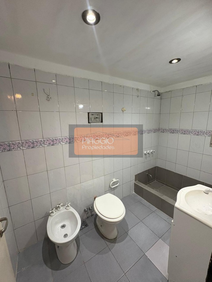 DEPARTAMENTO TRES AMBIENTES CON COCHERA EN VENTA 